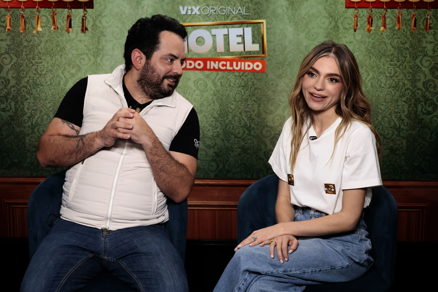 José Eduardo Derbez Y Sofía Castro Encaran Su Nueva Comedia Sin Miedo A Sus Apellidos