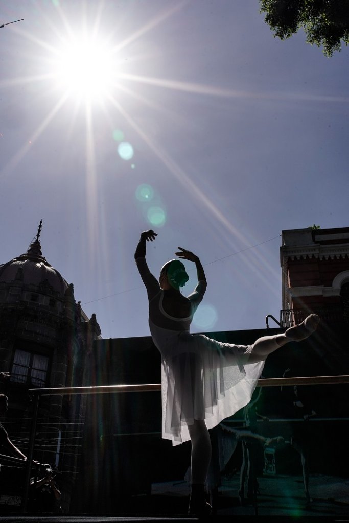 Elisa Carrillo Imparte Una Clase Masiva En El Zócalo De Puebla
