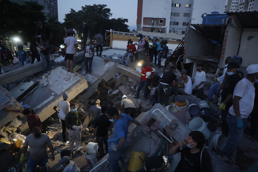 Al Menos 132 Muertos Y 570 Heridos Deja El Terremoto De Magnitud 7,4 En Colombia