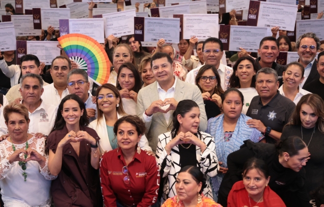 Diputados entregan apoyos de Obra Comunitaria en distritos