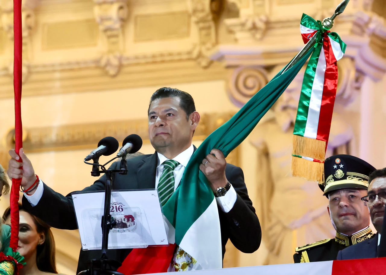 Puebla conmemora el 216 aniversario del grito de independencia