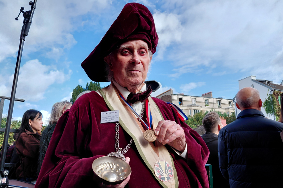 París Celebra La Vendimia De Montmartre Con Un Desfile De 69 Cofradías