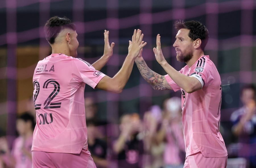 4 0. Messi Prolonga Su Fiesta