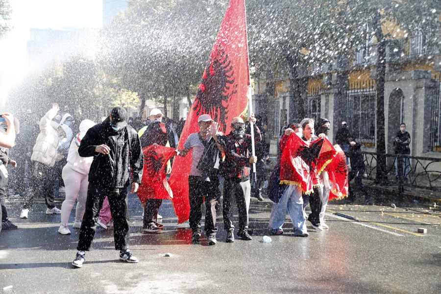Los Estudiantes Albaneses Ganan El Apoyo De La Calle Pese A La Violencia De Sus Protestas