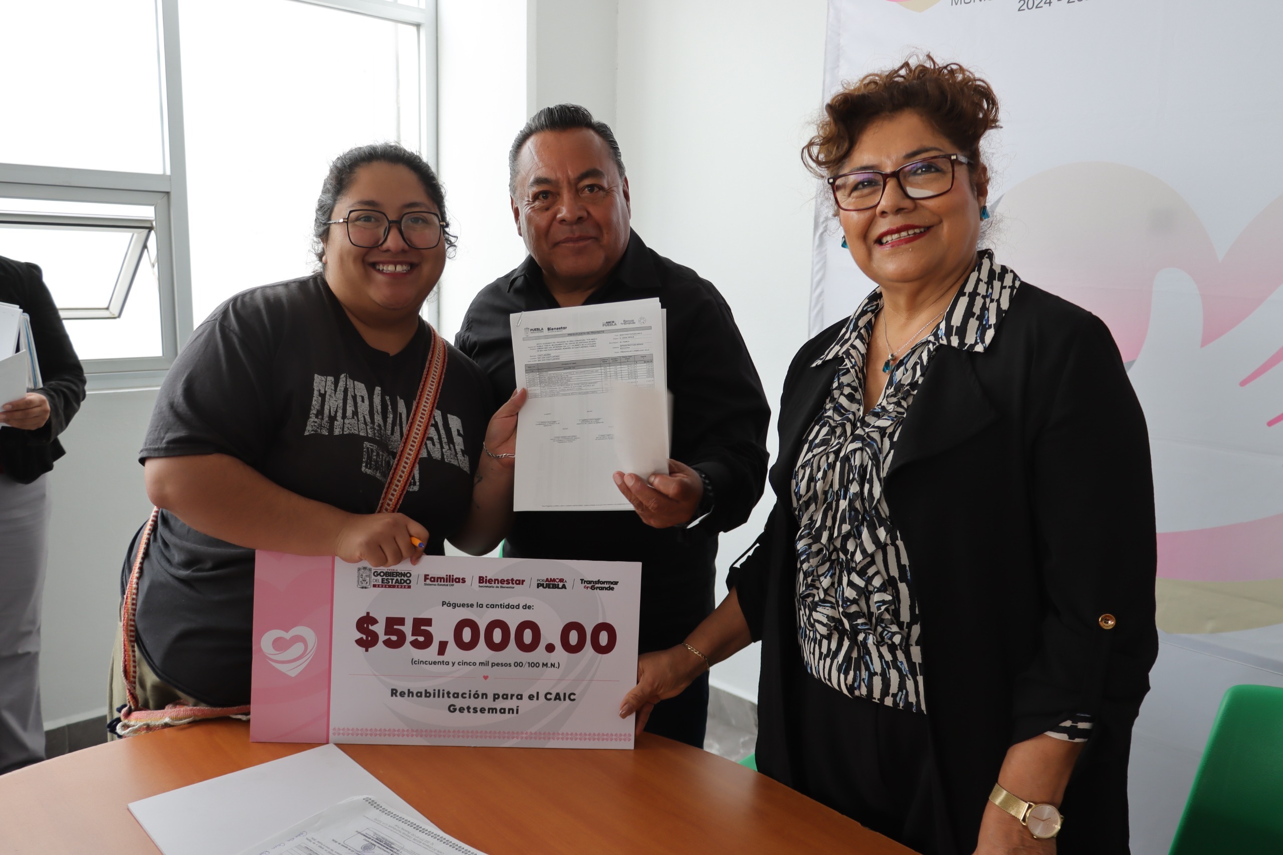Entregan apoyos para equipamiento comunitario en Cuautlancingo