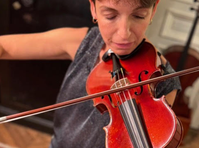 Un violín “resucita” en París gracias a una buscadora de instrumentos saqueados por nazis