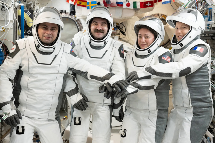 Astronautas de la Crew-12 regresaron a la Tierra